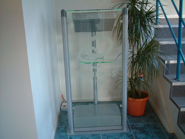 The Lectern Glass kiosk is an excellent presentation point kiosk. The units flexibility and fully open architecture make it a perfect solution for presentations and speeches, providing your speaker with many easy to access features